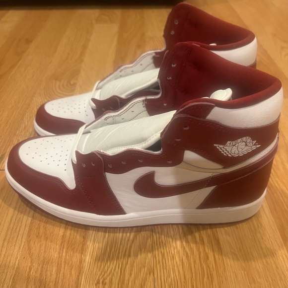 Air Jordan 1 OG Hi Team Red - Picture 8 of 9